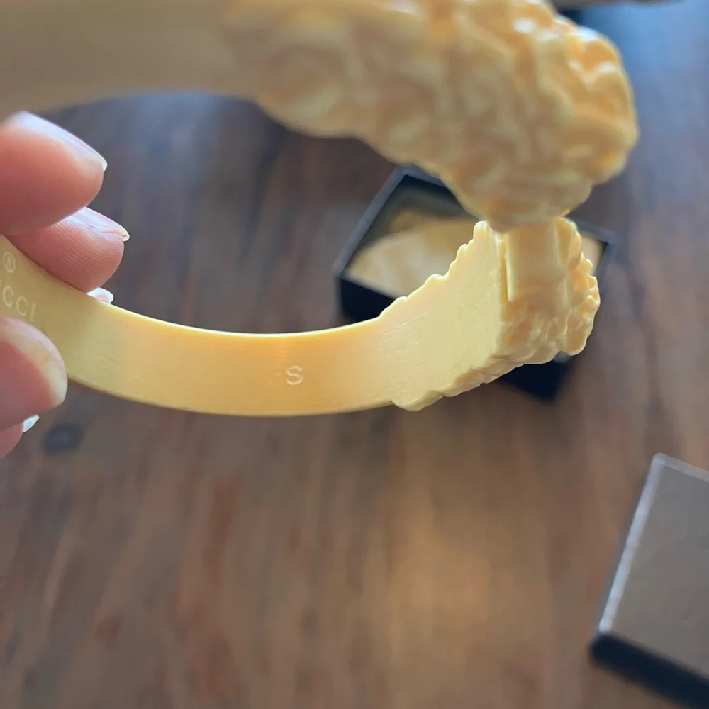 Gucci Cream Resin RUNWAY Bracelet RARE - Picture 4 of 6
